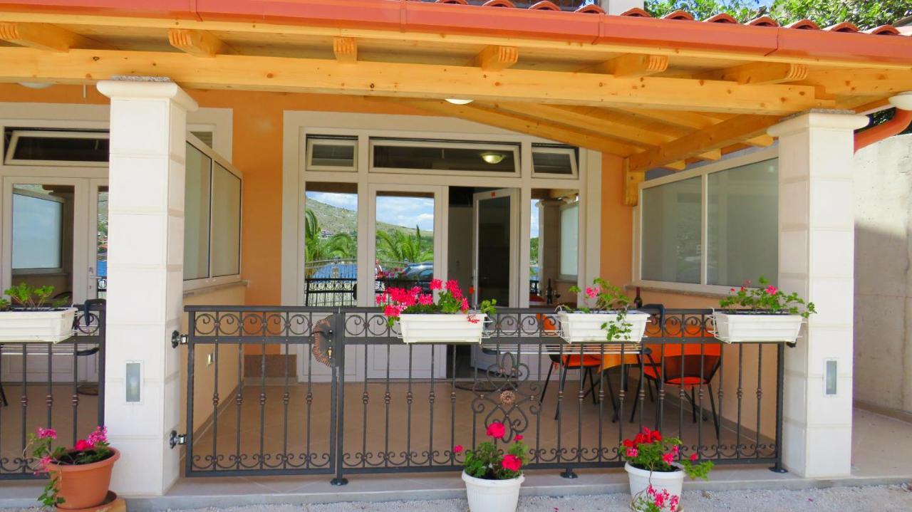 Apartments Villa Ante Grebastica Exterior photo